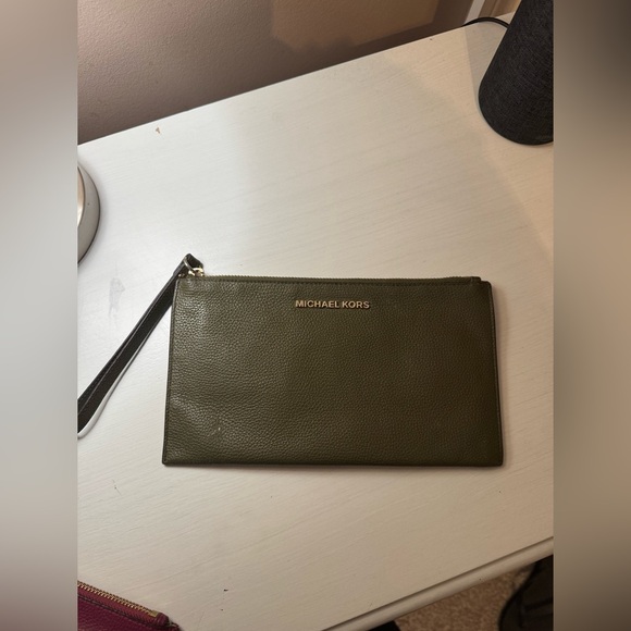 Michael Kors Dark Green Leather Wristlet - Picture 1 of 2